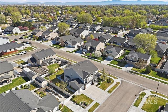 1406 W Crystal Falls Ave, Nampa, ID 83651