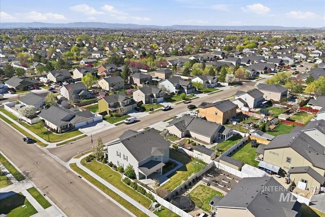 1406 W Crystal Falls Ave, Nampa, ID 83651