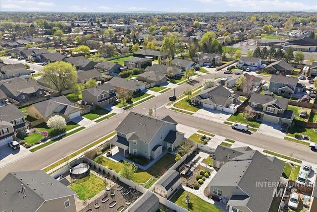 1406 W Crystal Falls Ave, Nampa, ID 83651