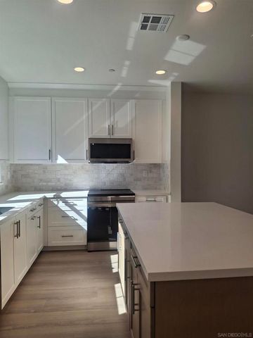 2518 Delphinium Ln, Carlsbad, CA 92008