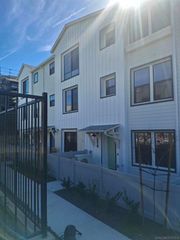 2518 Delphinium Ln, Carlsbad, CA 92008