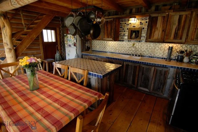 9 Grizzly Meadow Road, Emigrant, MT 59027