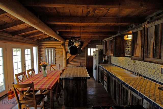 9 Grizzly Meadow Road, Emigrant, MT 59027