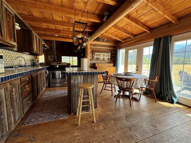 9 Grizzly Meadow Road, Emigrant, MT 59027