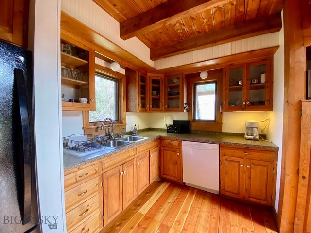 9 Grizzly Meadow Road, Emigrant, MT 59027