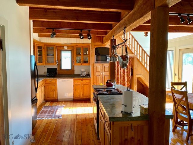 9 Grizzly Meadow Road, Emigrant, MT 59027