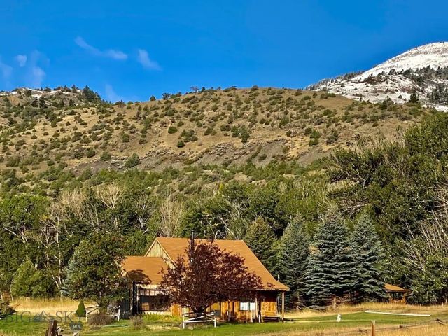 9 Grizzly Meadow Road, Emigrant, MT 59027