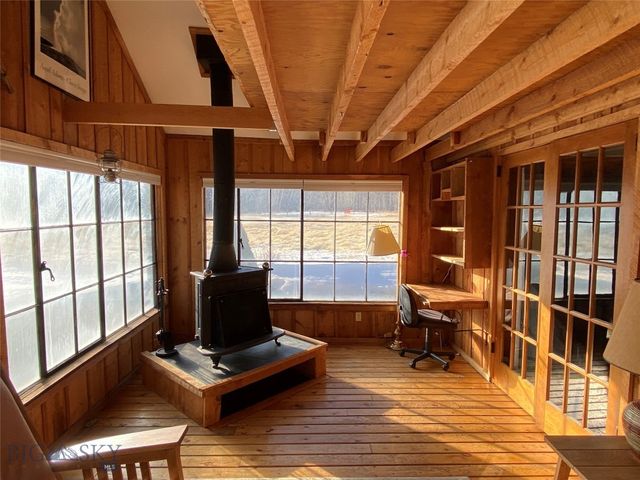 9 Grizzly Meadow Road, Emigrant, MT 59027