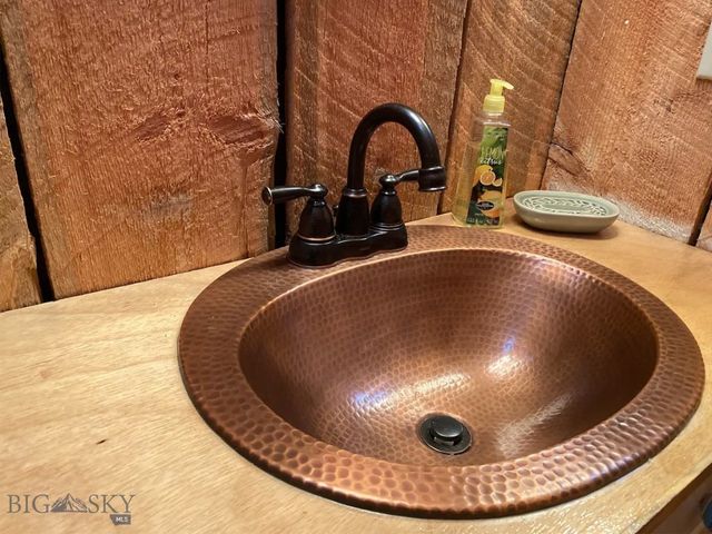 9 Grizzly Meadow Road, Emigrant, MT 59027