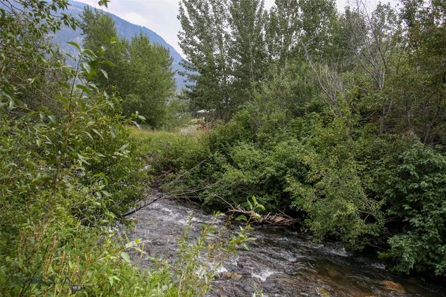 9 Grizzly Meadow Road, Emigrant, MT 59027