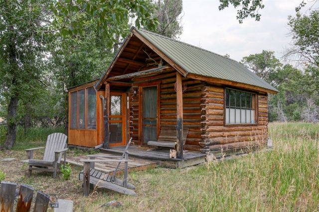 9 Grizzly Meadow Road, Emigrant, MT 59027