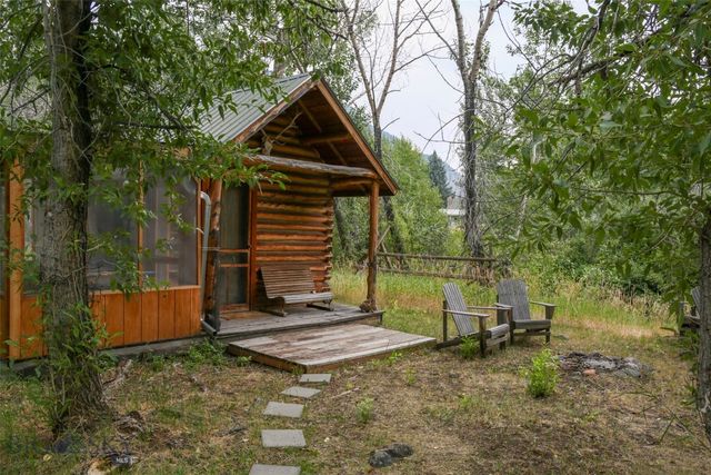 9 Grizzly Meadow Road, Emigrant, MT 59027