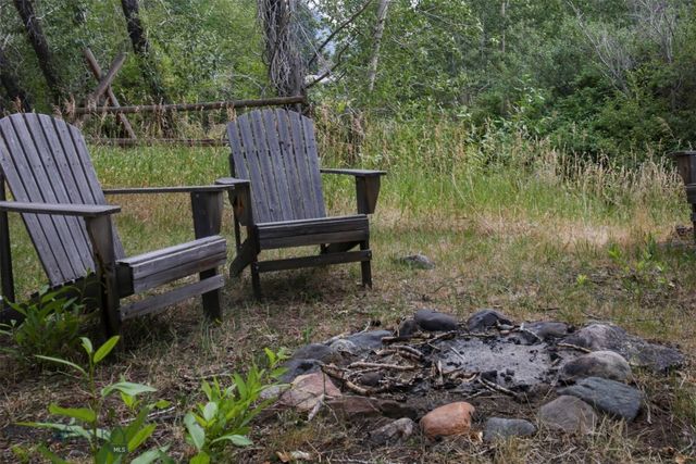 9 Grizzly Meadow Road, Emigrant, MT 59027