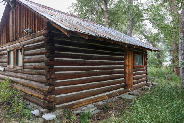 9 Grizzly Meadow Road, Emigrant, MT 59027