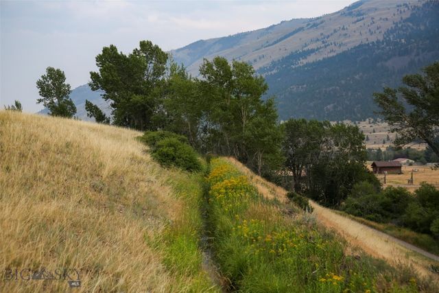 9 Grizzly Meadow Road, Emigrant, MT 59027