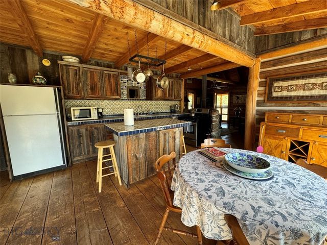 9 Grizzly Meadow Road, Emigrant, MT 59027