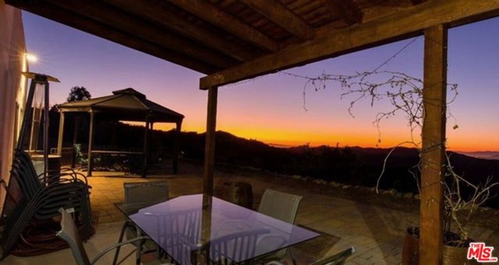 11077 Pacific View Drive, Malibu, CA 90265