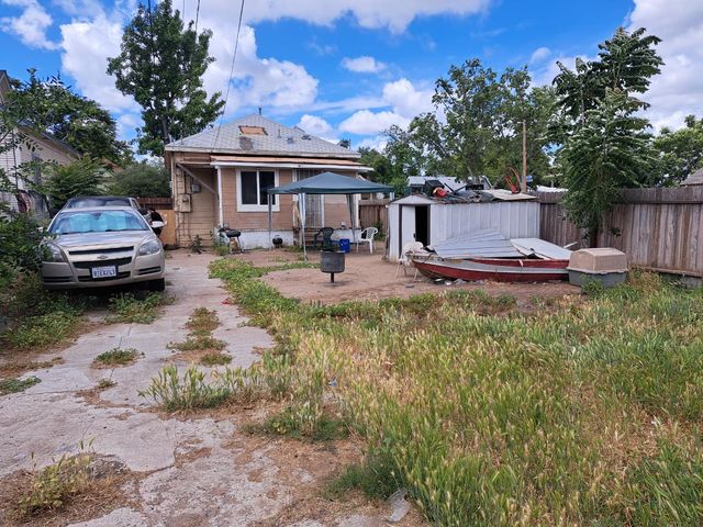 374 N Poplar Avenue, Fresno, CA 93701