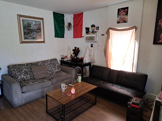 374 N Poplar Avenue, Fresno, CA 93701