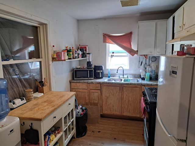 374 N Poplar Avenue, Fresno, CA 93701