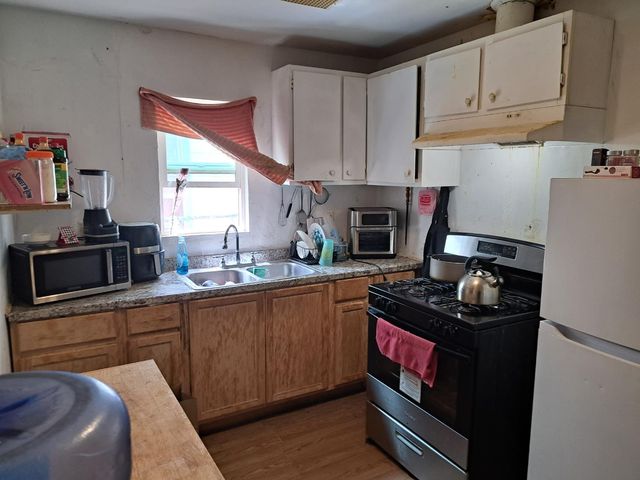 374 N Poplar Avenue, Fresno, CA 93701