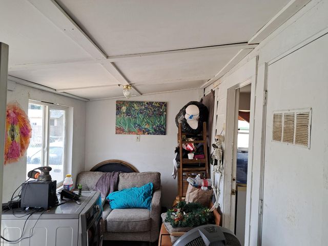 374 N Poplar Avenue, Fresno, CA 93701