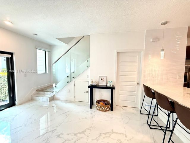 4680 NW 83rd Path 4680, Doral, FL 33166