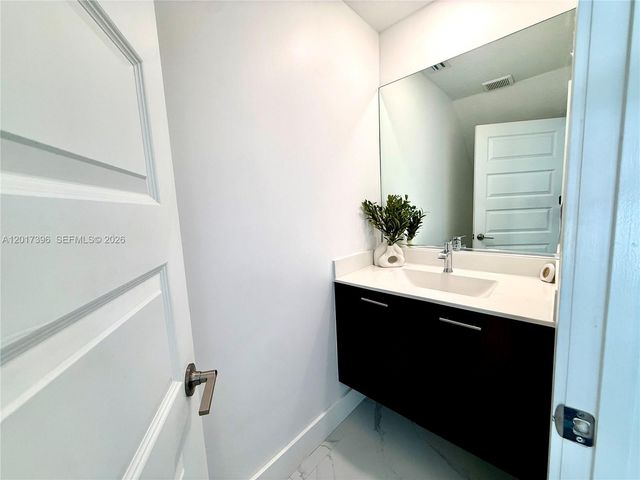 4680 NW 83rd Path 4680, Doral, FL 33166