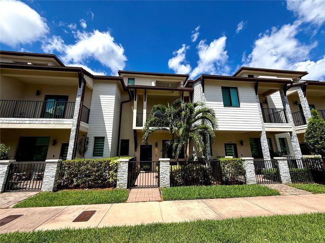 4680 NW 83rd Path 4680, Doral, FL 33166