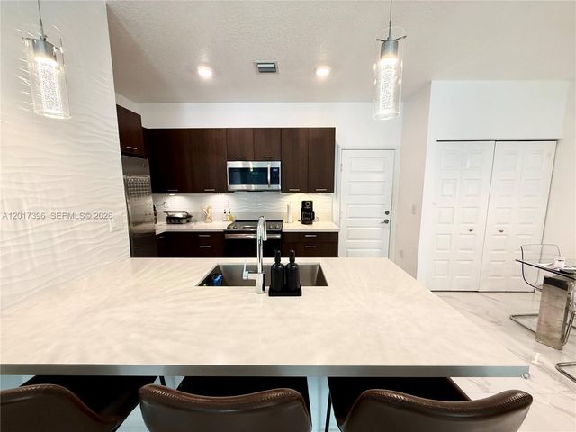 4680 NW 83rd Path 4680, Doral, FL 33166
