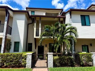 4680 NW 83rd Path 4680, Doral, FL 33166