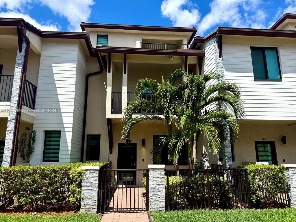 4680 NW 83rd Path 4680, Doral, FL 33166