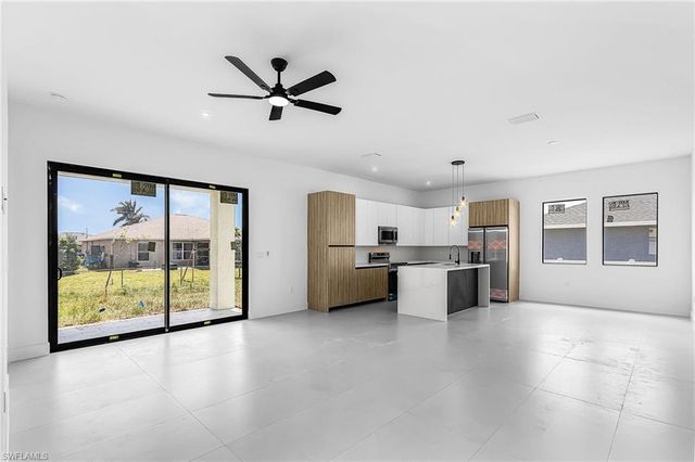 324 NE 15th ST, Cape Coral, FL 33909