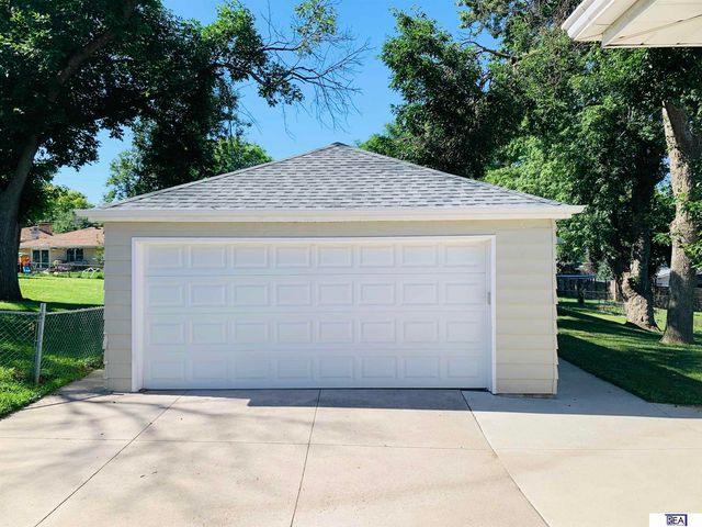 4521 A Street, Omaha, NE 68106