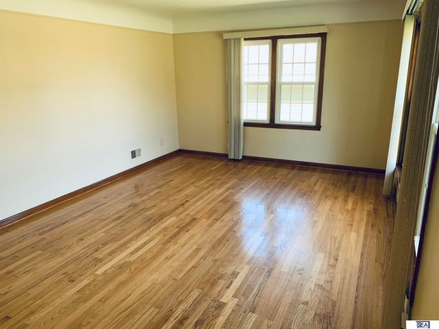 4521 A Street, Omaha, NE 68106