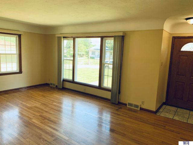 4521 A Street, Omaha, NE 68106