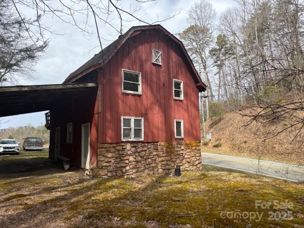 417 Sunset Farm Road, Sylva, NC 28779