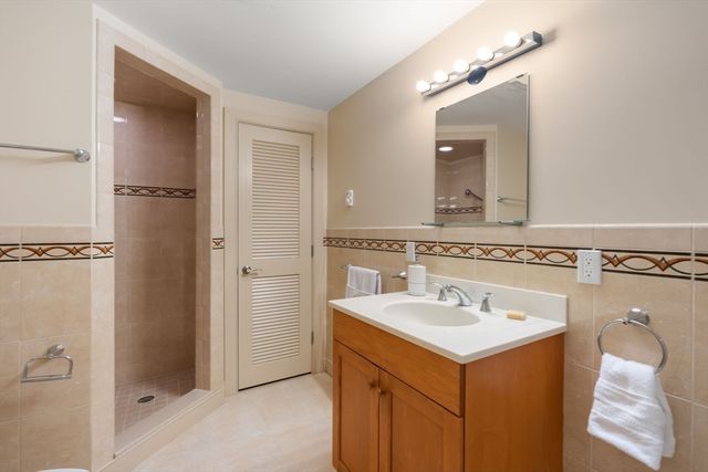 48 Summit Rd 9, Belmont, MA 02478