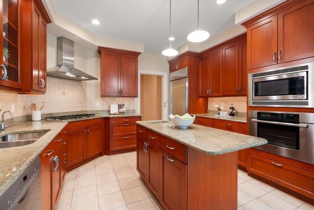 48 Summit Rd 9, Belmont, MA 02478
