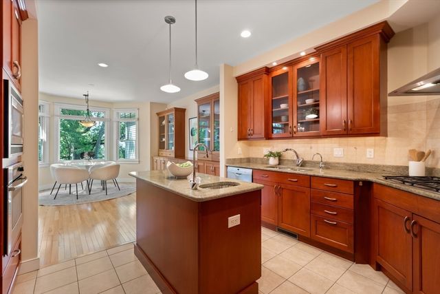 48 Summit Rd 9, Belmont, MA 02478