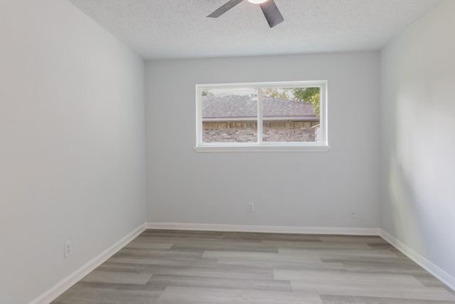 3820 Evergreen Drive, Dickinson, TX 77539