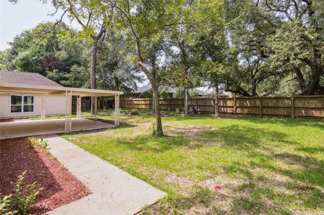 3820 Evergreen Drive, Dickinson, TX 77539