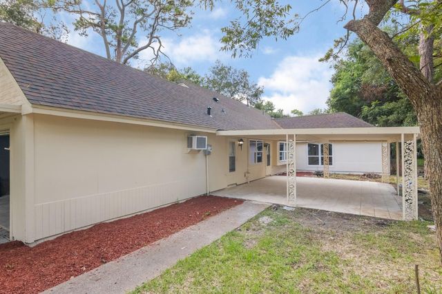 3820 Evergreen Drive, Dickinson, TX 77539