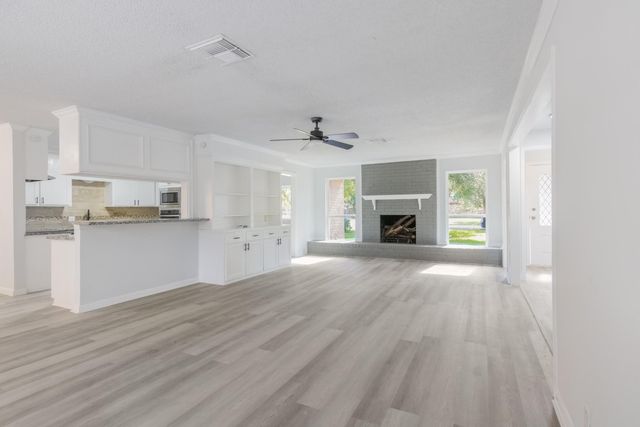 3820 Evergreen Drive, Dickinson, TX 77539