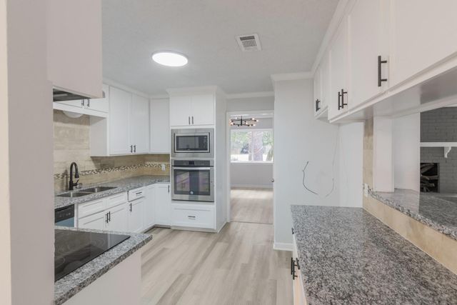 3820 Evergreen Drive, Dickinson, TX 77539