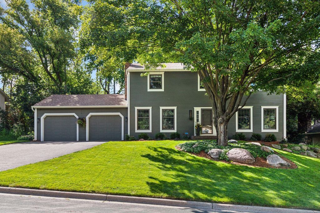 13504 4th Avenue S, Burnsville, MN 55337