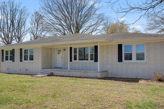 521 Greenwood Dr, Lafayette, TN 37083