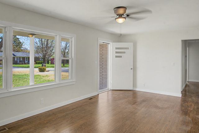 521 Greenwood Dr, Lafayette, TN 37083