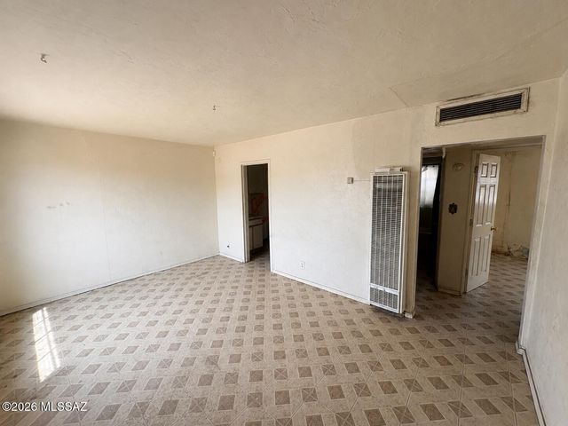 2151 S Howard Stravenue, Tucson, AZ 85713