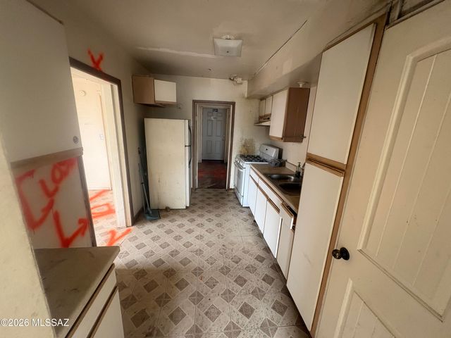 2151 S Howard Stravenue, Tucson, AZ 85713